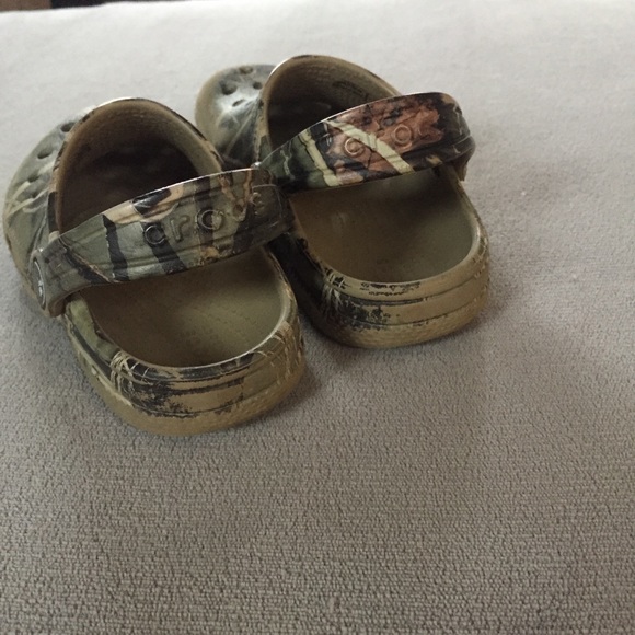💢SOLD💢Kids Crocs in camouflage - Picture 3 of 8